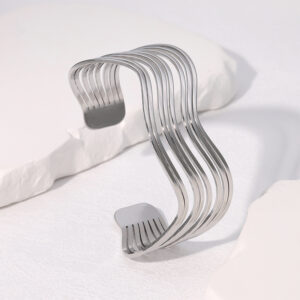 Βραχιόλι με γεωμετρικές γραμμές και μινιμαλιστικό στυλ, από ανοξείδωτο ατσάλι Ig