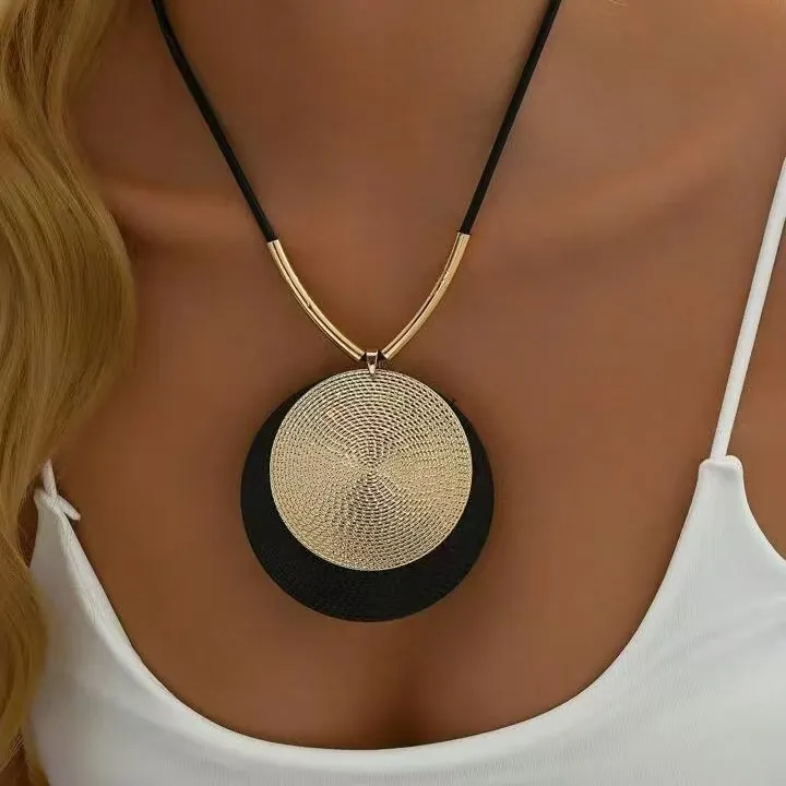 Zinc_Alloy_Long_Lariat_Necklace_Geometric_Disc_Heart_Flower_Butterfly_Leaf_Pendant_Tassel_Minimalist_Jewelry_Item_Style_Black_&_Gold_Round_Disc